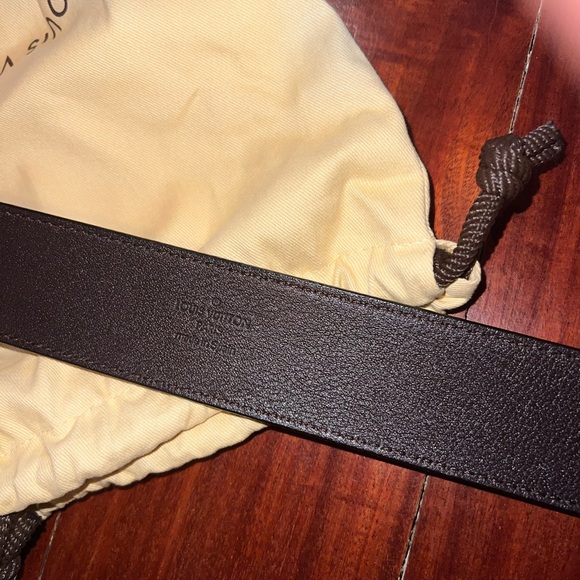 Louis Vuitton Patent Leather Burgundy Belt. - Picture 5 of 8